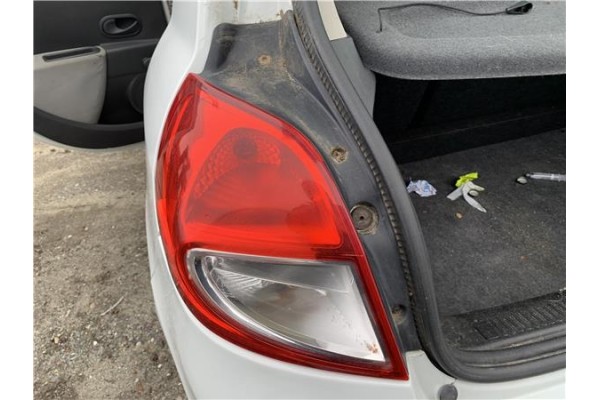 Recambio de piloto trasero izquierdo para renault clio iii 1.5 dci (c/br1g) referencia OEM IAM 8200886944  