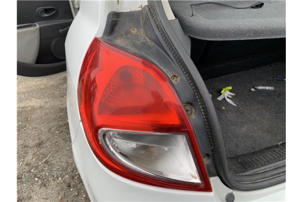 Recambio de piloto trasero izquierdo para renault clio iii 1.5 dci (c/br1g) referencia OEM IAM 8200886944  