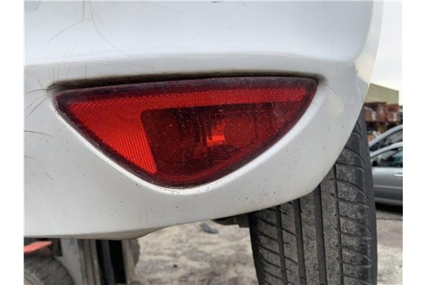 Recambio de piloto antiniebla trasero derecho para renault clio iii 1.5 dci (c/br1g) referencia OEM IAM 8200776054  