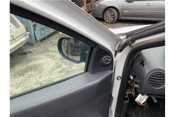 Recambio de retrovisor izquierdo para renault clio iii 1.5 dci (c/br1g) referencia OEM IAM 7701061190  