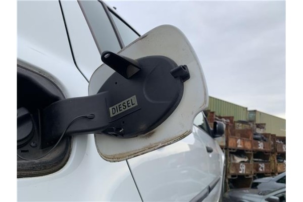 Recambio de tapa exterior combustible para renault clio iii 1.5 dci (c/br1g) referencia OEM IAM 8200290088  