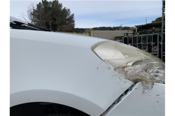 Recambio de aleta delantero derecha para renault clio iii 1.5 dci (c/br1g) referencia OEM IAM 7701476105 8,20E+09 