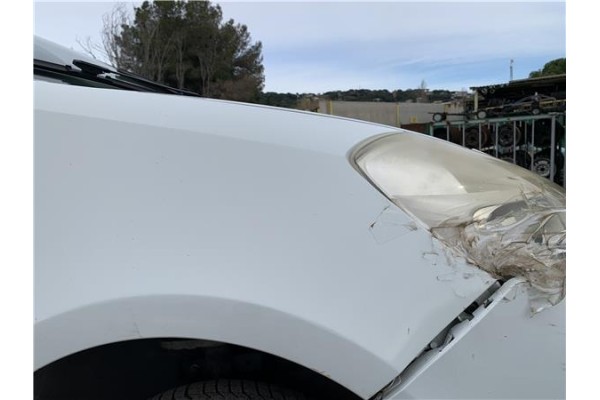 Recambio de aleta delantero derecha para renault clio iii 1.5 dci (c/br1g) referencia OEM IAM 7701476105 8,20E+09 