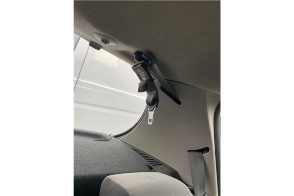 Recambio de anclaje cinturon trasero central para renault clio iii 1.5 dci (c/br1g) referencia OEM IAM 8200683944  