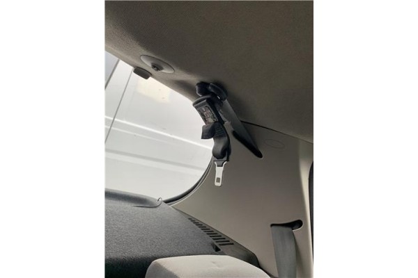 Recambio de anclaje cinturon trasero central para renault clio iii 1.5 dci (c/br1g) referencia OEM IAM 8200683944  