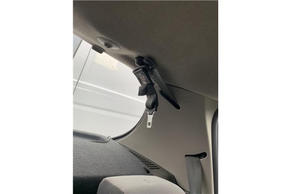 Recambio de anclaje cinturon trasero central para renault clio iii 1.5 dci (c/br1g) referencia OEM IAM 8200683944  