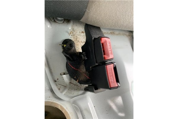 Recambio de anclaje cinturon trasero derecho para renault clio iii 1.5 dci (c/br1g) referencia OEM IAM 8200684017  