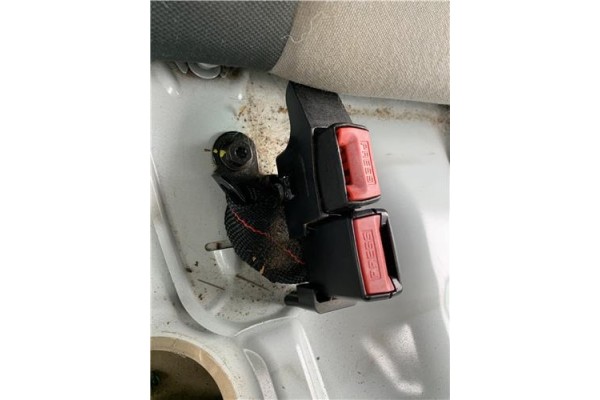 Recambio de anclaje cinturon trasero derecho para renault clio iii 1.5 dci (c/br1g) referencia OEM IAM 8200684017  