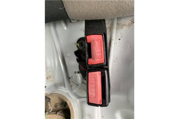 Recambio de anclaje cinturon trasero derecho para renault clio iii 1.5 dci (c/br1g) referencia OEM IAM 8200684017  