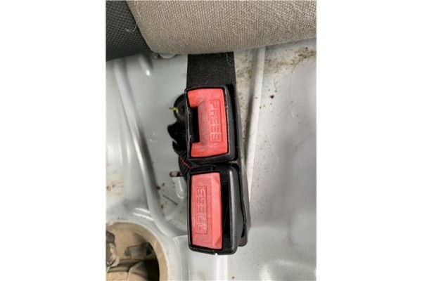 Recambio de anclaje cinturon trasero derecho para renault clio iii 1.5 dci (c/br1g) referencia OEM IAM 8200684017  