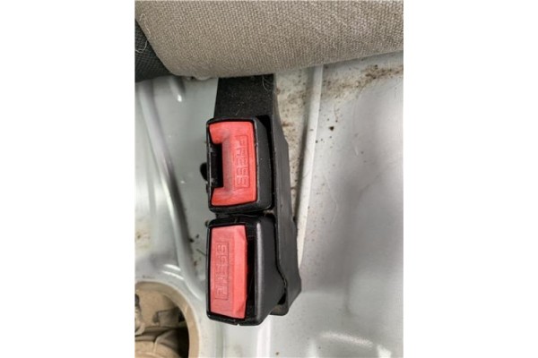 Recambio de anclaje cinturon trasero derecho para renault clio iii 1.5 dci (c/br1g) referencia OEM IAM 8200684017  