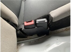 Recambio de anclaje cinturon trasero izquierdo para renault clio iii 1.5 dci (c/br1g) referencia OEM IAM 8200684024  
