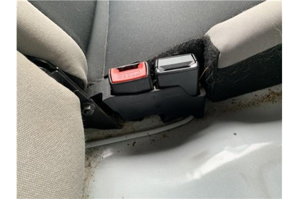 Recambio de anclaje cinturon trasero izquierdo para renault clio iii 1.5 dci (c/br1g) referencia OEM IAM 8200684024  