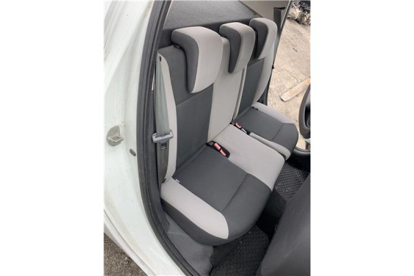 Recambio de asientos traseros para renault clio iii 1.5 dci (c/br1g) referencia OEM IAM 7701061837 886516182R 