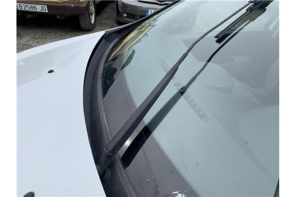 Recambio de brazo limpiaparabrisas delantero derecho para renault clio iii 1.5 dci (c/br1g) referencia OEM IAM 7701061594 770107