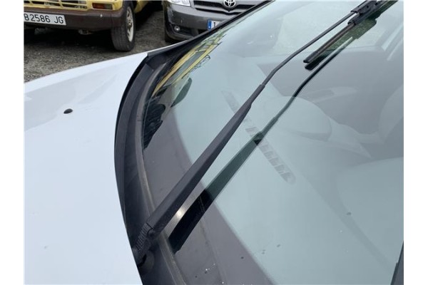 Recambio de brazo limpiaparabrisas delantero derecho para renault clio iii 1.5 dci (c/br1g) referencia OEM IAM 7701061594 770107