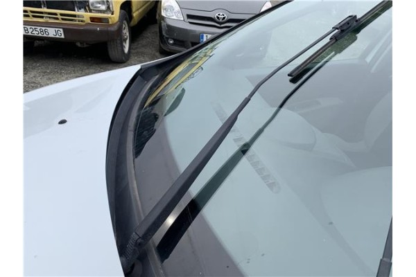 Recambio de brazo limpiaparabrisas delantero derecho para renault clio iii 1.5 dci (c/br1g) referencia OEM IAM 7701061594 770107