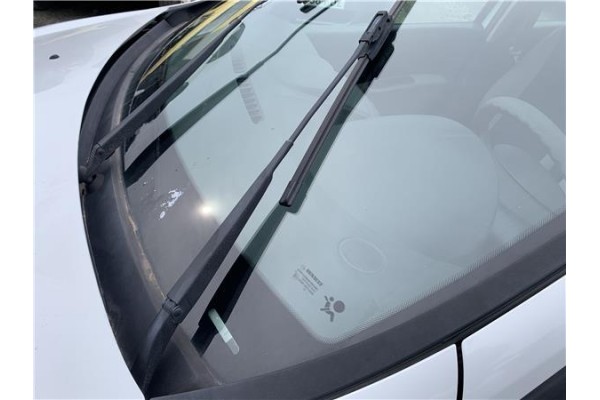 Recambio de brazo limpiaparabrisas delantero izquierdo para renault clio iii 1.5 dci (c/br1g) referencia OEM IAM 7701063181  