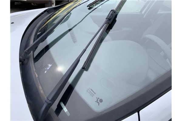 Recambio de brazo limpiaparabrisas delantero izquierdo para renault clio iii 1.5 dci (c/br1g) referencia OEM IAM 7701063181  
