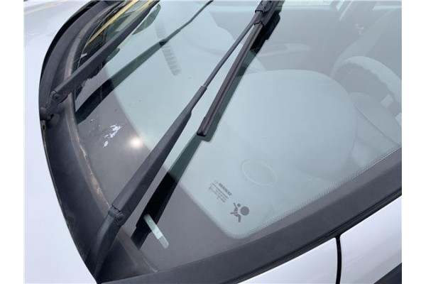 Recambio de brazo limpiaparabrisas delantero izquierdo para renault clio iii 1.5 dci (c/br1g) referencia OEM IAM 7701063181  