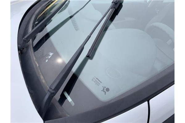 Recambio de brazo limpiaparabrisas delantero izquierdo para renault clio iii 1.5 dci (c/br1g) referencia OEM IAM 7701063181  