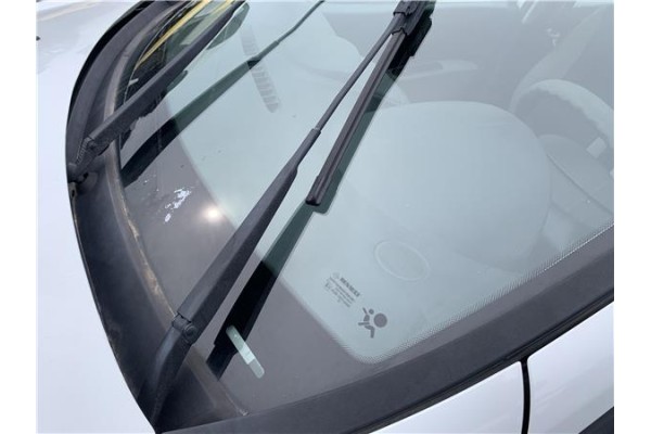 Recambio de brazo limpiaparabrisas delantero izquierdo para renault clio iii 1.5 dci (c/br1g) referencia OEM IAM 7701063181  
