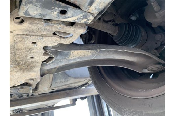 Recambio de brazo suspension delantero izquierdo para renault clio iii 1.5 dci (c/br1g) referencia OEM IAM 8200615057 8200744091
