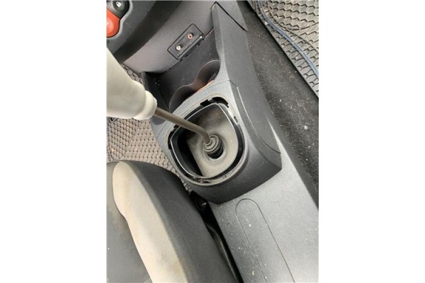 Recambio de consola para renault clio iii 1.5 dci (c/br1g) referencia OEM IAM 8200407987  
