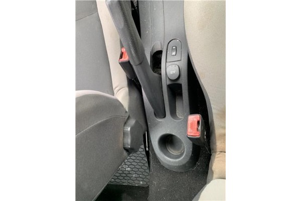 Recambio de consola para renault clio iii 1.5 dci (c/br1g) referencia OEM IAM 8200407987  