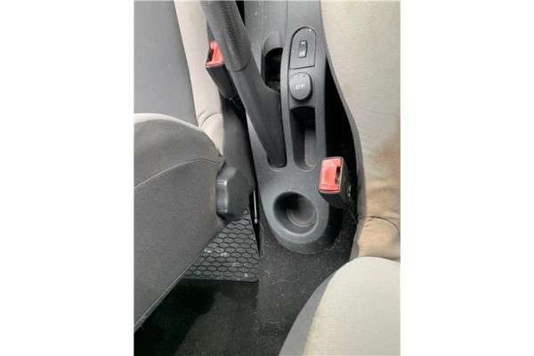 Recambio de consola para renault clio iii 1.5 dci (c/br1g) referencia OEM IAM 8200407987  