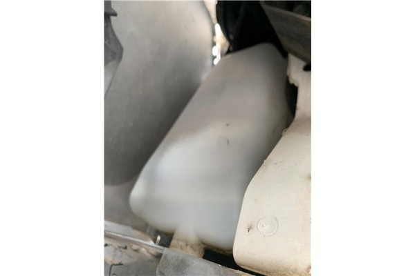 Recambio de deposito limpiaparabrisas para renault clio iii 1.5 dci (c/br1g) referencia OEM IAM 7701058024  