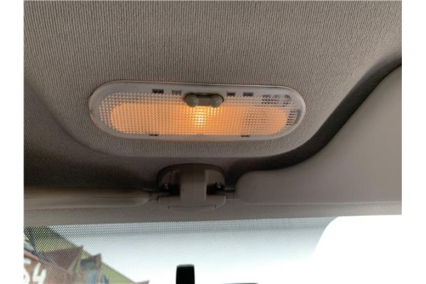 Recambio de luz delantero central techo para renault clio iii 1.5 dci (c/br1g) referencia OEM IAM 8200074362 264300167R 