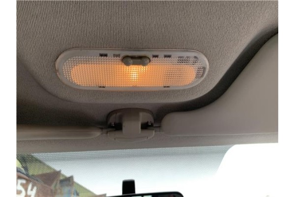 Recambio de luz delantero central techo para renault clio iii 1.5 dci (c/br1g) referencia OEM IAM 8200074362 264300167R 