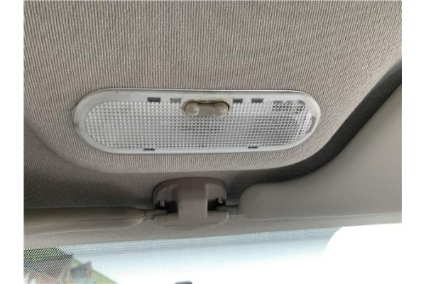 Recambio de luz delantero central techo para renault clio iii 1.5 dci (c/br1g) referencia OEM IAM 8200074362 264300167R 