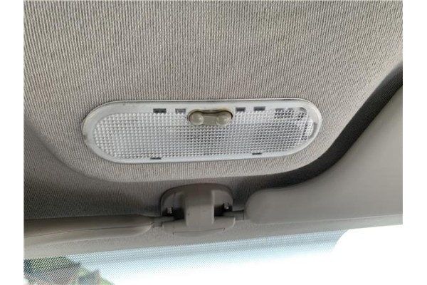 Recambio de luz delantero central techo para renault clio iii 1.5 dci (c/br1g) referencia OEM IAM 8200074362 264300167R 