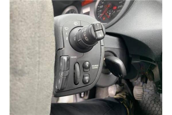 Recambio de mando intermitencia para renault clio iii 1.5 dci (c/br1g) referencia OEM IAM 7701057090 8201590638 