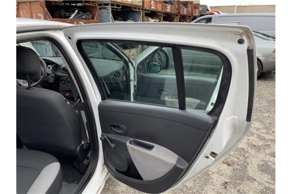 Recambio de puerta trasero derecha para renault clio iii 1.5 dci (c/br1g) referencia OEM IAM 7751476111  