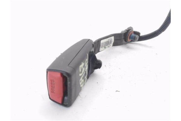 Recambio de anclaje cinturon delantero derecho para hyundai i30 (gd) 1.4 base referencia OEM IAM 88840A6000RY  