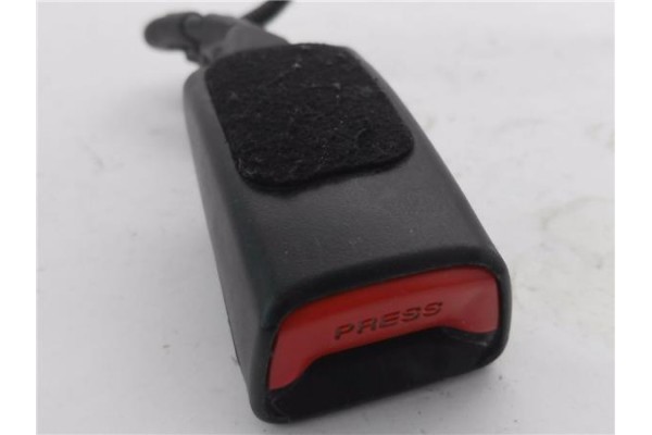 Recambio de anclaje cinturon delantero derecho para hyundai i30 (gd) 1.4 base referencia OEM IAM 88840A6000RY  