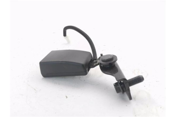 Recambio de anclaje cinturon trasero derecho para hyundai i30 (gd) 1.4 base referencia OEM IAM 89840A6000RY  