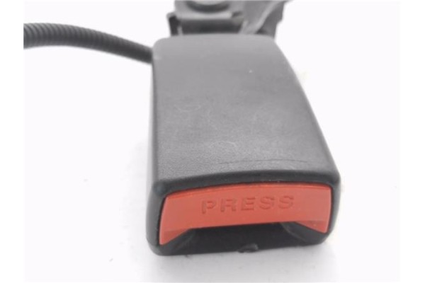 Recambio de anclaje cinturon trasero derecho para hyundai i30 (gd) 1.4 base referencia OEM IAM 89840A6000RY  