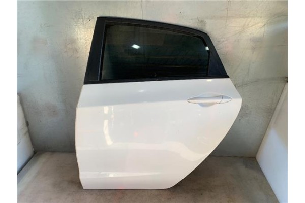 Recambio de puerta trasero izquierda para hyundai i30 (gd) 1.4 base referencia OEM IAM 77003A6000  