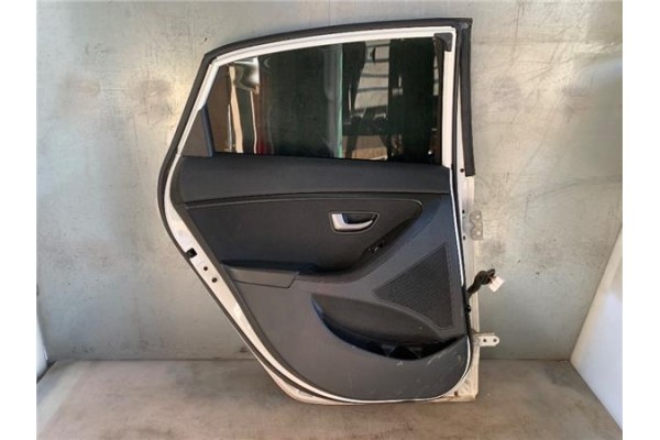 Recambio de puerta trasero izquierda para hyundai i30 (gd) 1.4 base referencia OEM IAM 77003A6000  