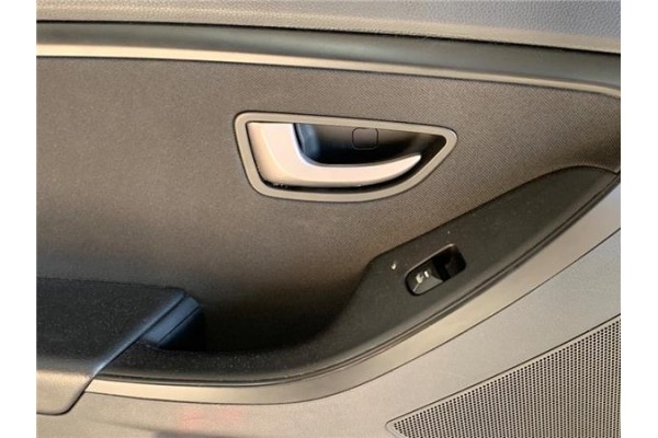 Recambio de puerta trasero izquierda para hyundai i30 (gd) 1.4 base referencia OEM IAM 77003A6000  