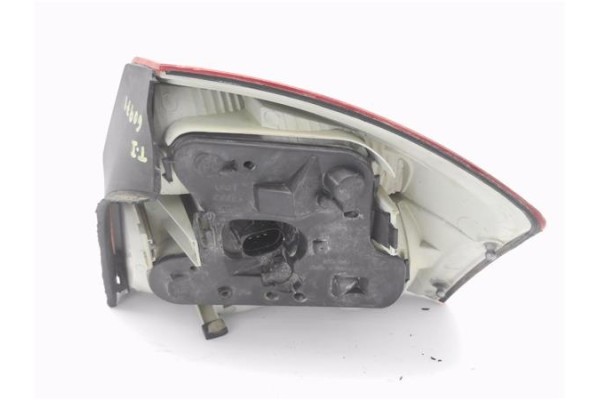 Recambio de piloto trasero izquierdo para audi a4 berlina (8e) 1.9 tdi (96kw) referencia OEM IAM 8E5945217  