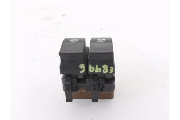 Recambio de mando elevalunas delantero izquierdo para renault megane ii classic berlina 2.0 expression referencia OEM IAM 315040