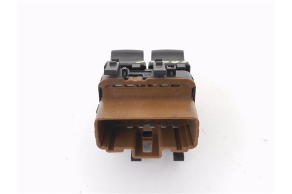 Recambio de mando elevalunas delantero izquierdo para renault megane ii classic berlina 2.0 expression referencia OEM IAM 315040