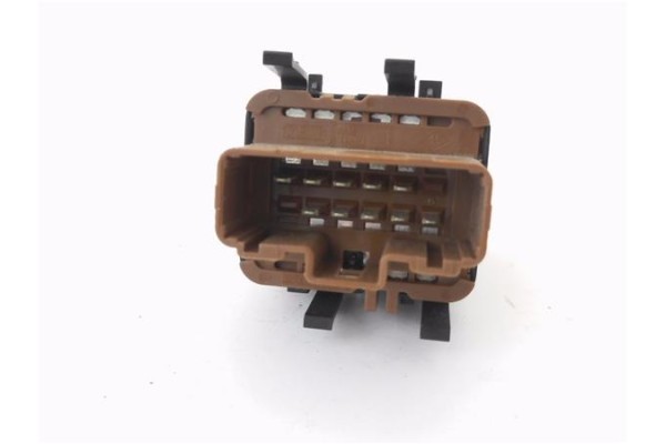 Recambio de mando elevalunas delantero izquierdo para renault megane ii classic berlina 2.0 expression referencia OEM IAM 315040