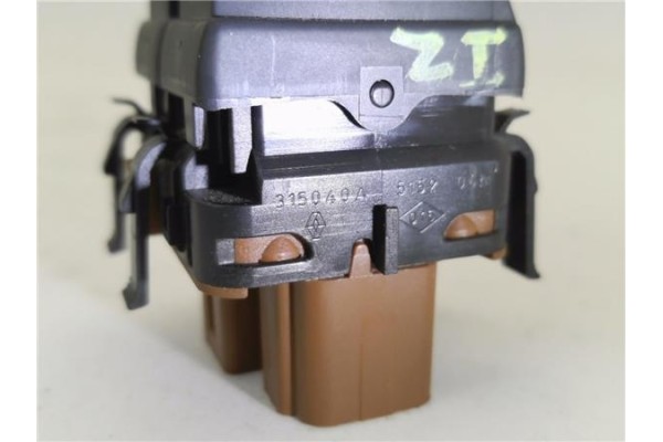 Recambio de mando elevalunas delantero izquierdo para renault megane ii classic berlina 2.0 expression referencia OEM IAM 315040