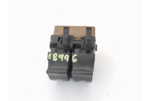 Recambio de mando elevalunas delantero izquierdo para renault megane ii classic berlina 2.0 expression referencia OEM IAM 315040